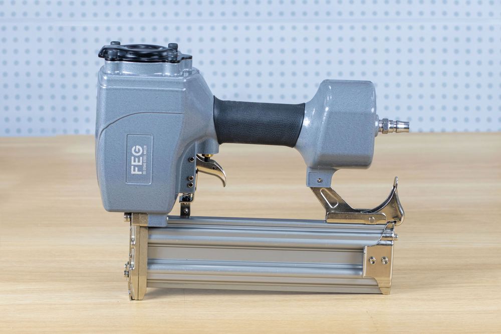 Máy bắn đinh bê tông chạy hơi FEG EG-ST64G