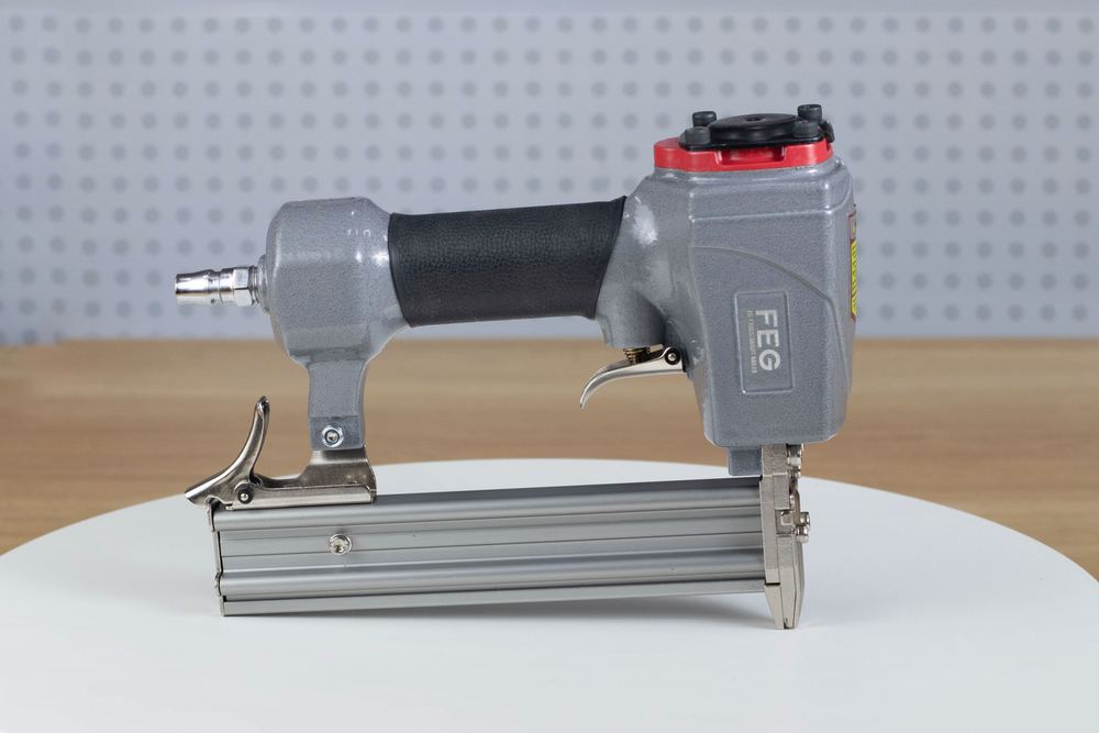 Máy bắn đinh T chạy hơi FEG EG-F30G