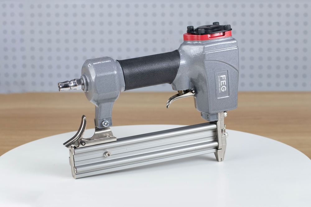 Máy bắn đinh T chạy hơi FEG EG-F30G