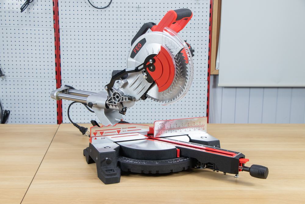 Máy cắt góc nghiêng cổ trượt (nhôm, gỗ) FEG EG-1226L